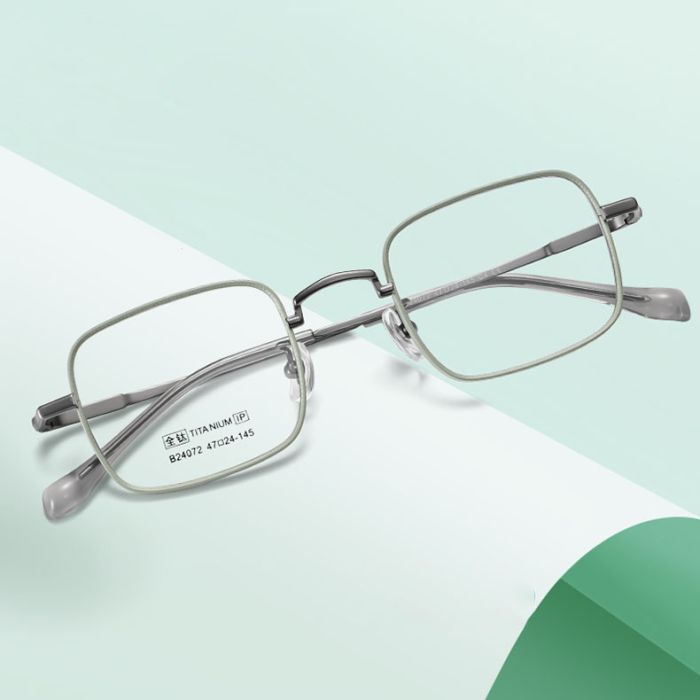 B24072 Square pure titainium optical frame, light